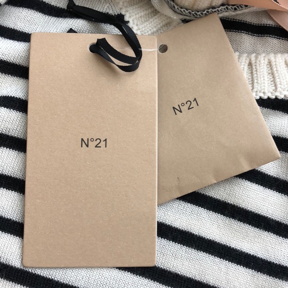 No. 21 White Black Striped Wool/Silk Blend Sweater - Picture 6 of 10